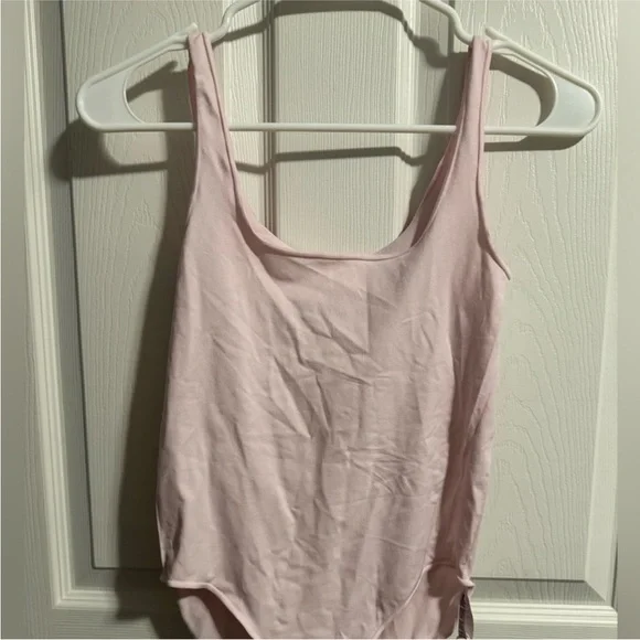 essential bodysuit scoop neck bodysuit light pink - Picture 3 of 3